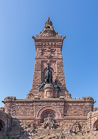 Le monument du Kyffhäuser, à Kyffhäuserland (Thuringe). (définition réelle 5 636 × 7 933)